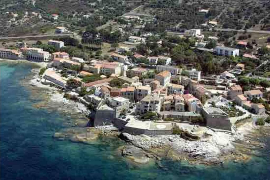 Studio tout équipé de 27m2, à 100m de la mer, et 500m des commerces Algajola  Extérieur photo